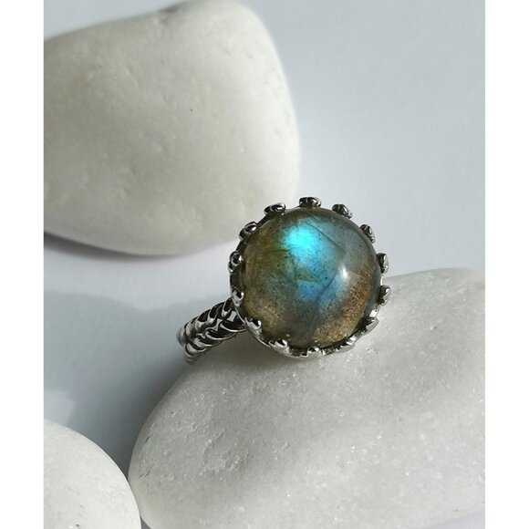 Cabochon Labradorite Ring in Sterling Silver Tudor Revival Design - Picture 4 of 9